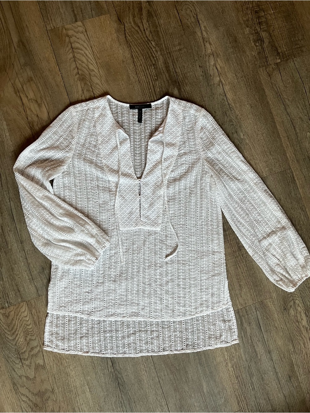 BCBGMaxAzria White Eyelet V-Neck Long Sleeve Blouse